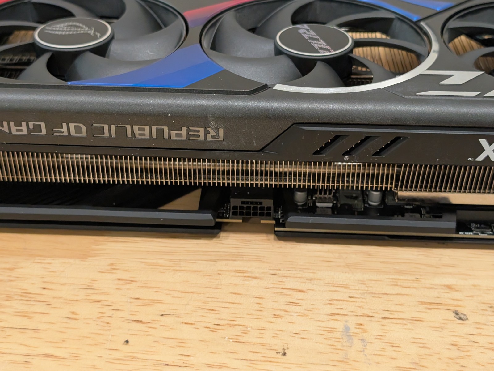عرض BH: بطاقة الرسومات ASUS RO - مراجعة Rtx 4090 24Gb Graphics Card وسعره