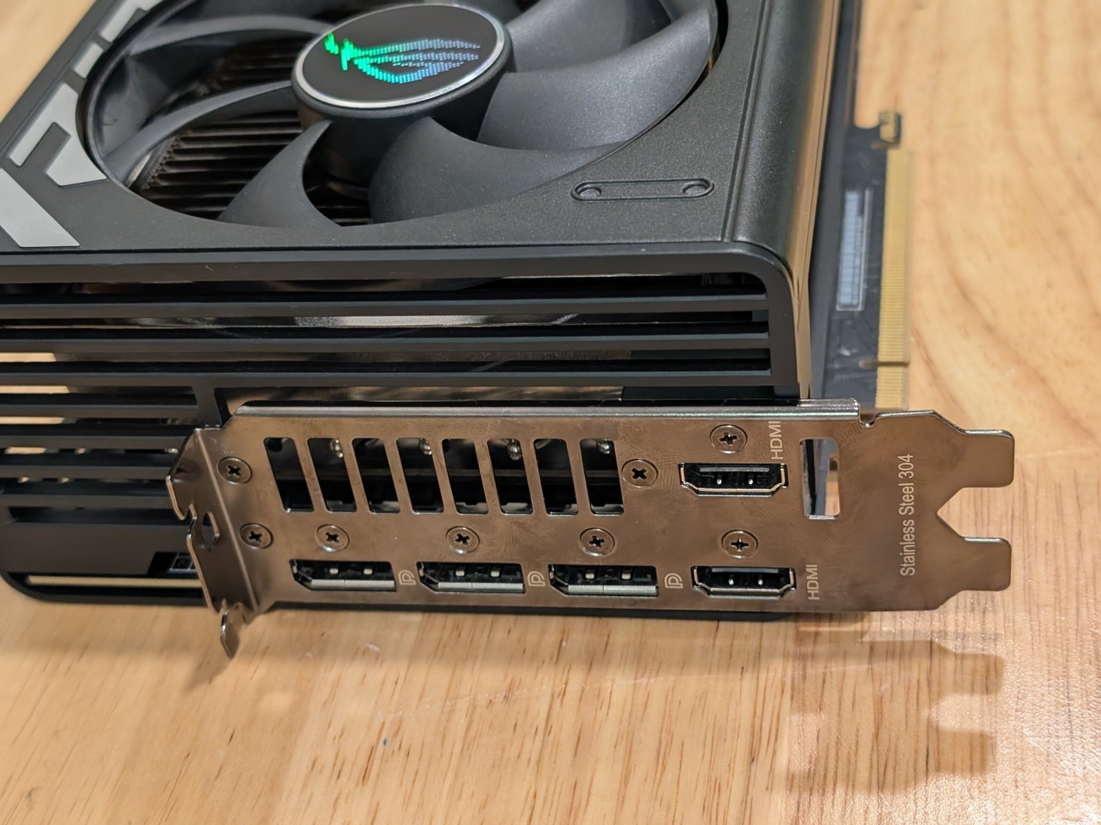 عرض BH: بطاقة الرسومات ASUS RO - مراجعة Rtx 4090 24Gb Graphics Card وسعره